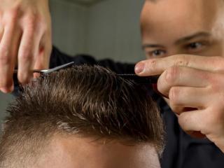 最适合胖子的发型男生，脸胖的男士别乱剪发型了