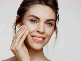 用了卸妆油还要用洗面奶吗（用完卸妆水还要用洗面奶吗）