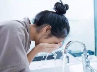 用了防晒霜需要卸妆吗（只涂防晒到底用不用卸妆）