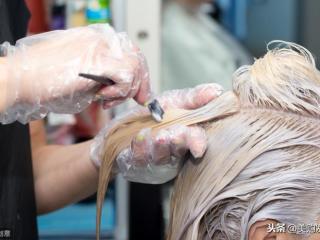 自己染发步骤（自己在家染发步骤染发技巧）