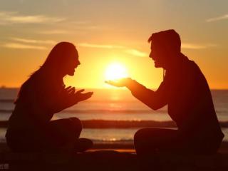 对男朋友说的暖心的话（能让男朋友暖心的情话）