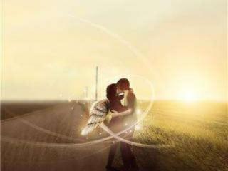 分手后男人偶尔联系你（男人分手后还主动联系你代表什么）