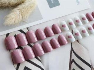 甲片胶水怎么去除（胶水粘的甲片怎么卸掉）