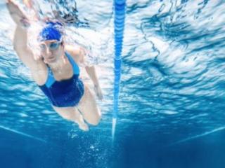 游泳减肥的正确方法（游泳是减肥的正确方法）