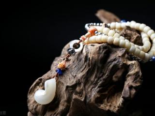 手串多少颗为一串最好（一条手串的盘多少颗珠子）