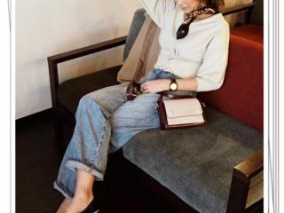 牛仔阔腿裤搭配什么上衣（超流行的牛仔阔腿裤日系穿搭）