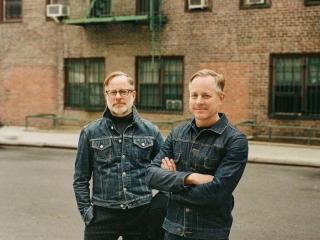 牛仔外套搭配男（牛仔外套这么百搭时髦）