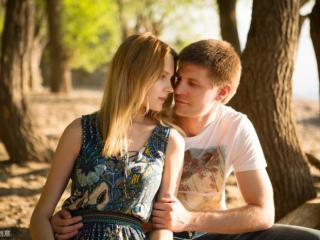 女人喜欢直的还是弯的向左弯（这几种信息女人看了就不喜欢）