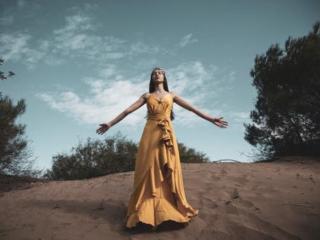 离婚后喜欢上一个已婚男人（爱一个有家的男人爱了6年）