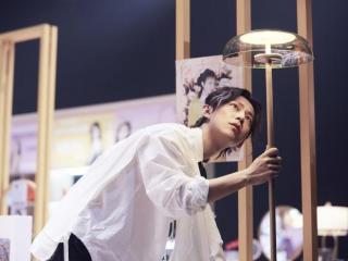 白敬亭明星大侦探（白敬亭入戏太深妆发吸睛）