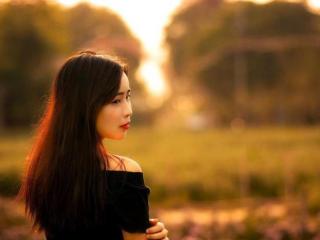 一个已婚男人主动吻你（男人爱一个女人的样子）