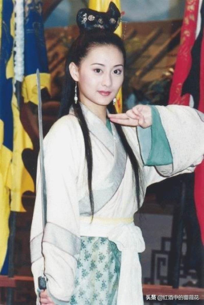 李绮虹在1994年参加香港小姐竞选获得季军及最受传媒欢迎奖后进入娱乐