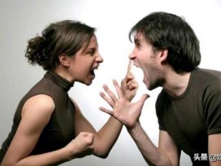 发现老公搞暧昧怎么处理（发现老公跟别的女人暧昧聊天后）