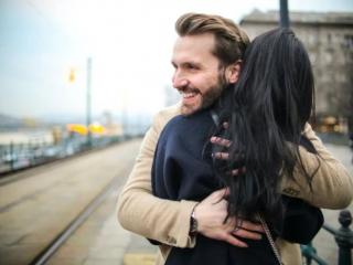 男人说动情了什么意思，一个男人一旦对你动情了