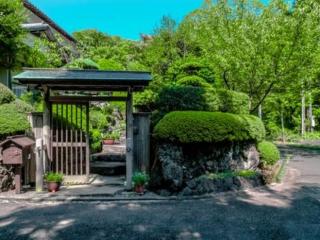 女方婚内出轨离婚债务分配（婚外情女方出轨该怎么分财产）