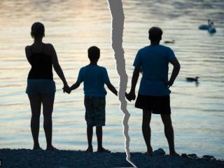 夫妻离婚孩子抚养权怎么判定（夫妻离婚孩子抚养权归属）