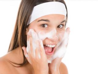 护肤品的正确使用顺序（正确的护肤品使用顺序）