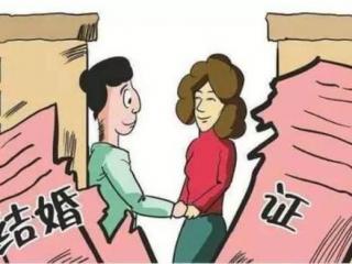 打离婚官司律师怎么收费（离婚请一个代理律师需要花多少钱）