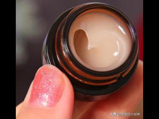 眼霜一般什么时候用（眼霜早上用好还是晚上用好）