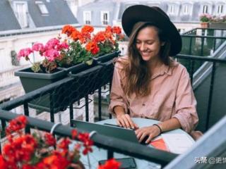 二婚怎样发朋友圈配文（前妻再婚朋友圈里晒幸福）