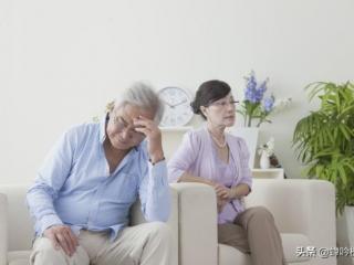 二婚老公每个月给2000生活费（二婚老伴每个月只给我二千生活费）