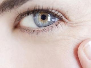 眼霜如何使用（眼霜的正确使用手法）