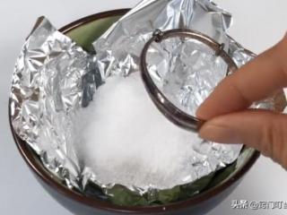 银手镯怎么清洗更亮（银手镯发黑别再用牙膏洗）