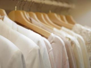 怎么去衣服上的油渍（衣服上有油污怎么办）