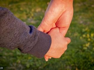 夫妻一方死亡财产怎么分配（在我国配偶一方死亡财产怎么分割）