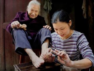 自私的父母不值得孝顺（孝顺儿女反而不受待见）