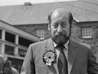 缺少母爱的女孩心理（母爱匮乏的孩子长大后难获成功）