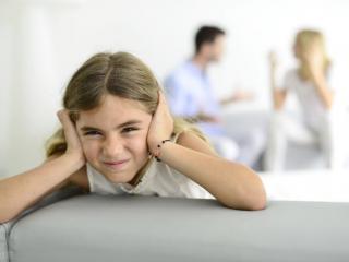 离婚家庭的孩子心理（父母离婚对孩子有哪些心理影响）