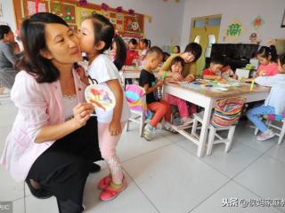 怎样引导性格孤僻的孩子（宝宝性格孤僻不合群）