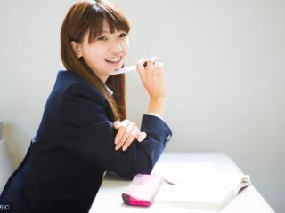 女方离异带个女孩（离异后一个人带着女儿生活）