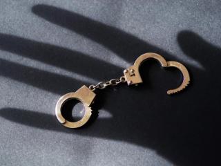 怎么样偷偷定位老婆手机位置（疑妻不忠偷装定位追踪器）