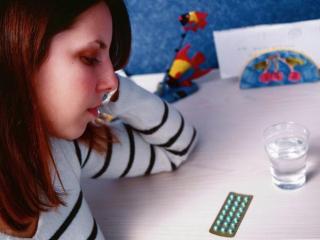 男友不想避孕说有了就生（想吃避孕药但怕影响怀孕）