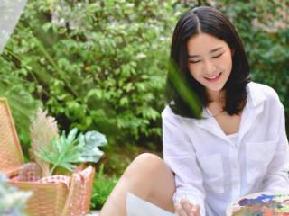 时而成熟时而幼稚的女人（幼稚女人和成熟女人）