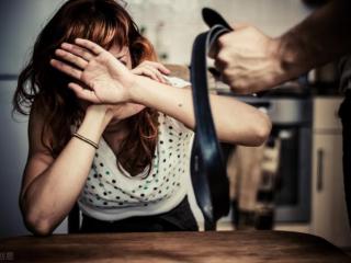 离婚带儿子的女人嫁什么男人（36岁的女人离婚四年）