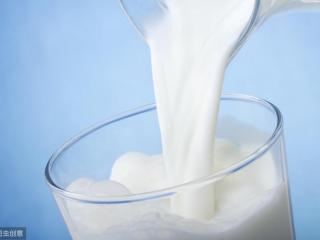 喝牛奶长痘痘（为什么有的人喝牛奶会长痘）