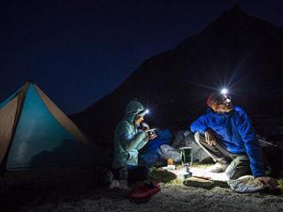 国产十大头灯排名（推荐十大登山用头灯人气排行榜）