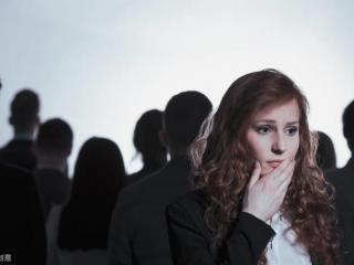 如何克服恐惧（4步法则帮你战胜内心恐惧）