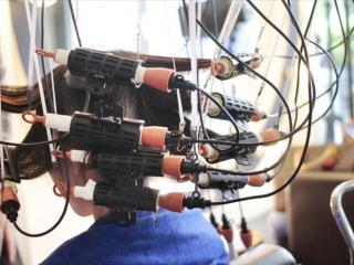 怎样打理卷发（烫发后每天怎么打理）