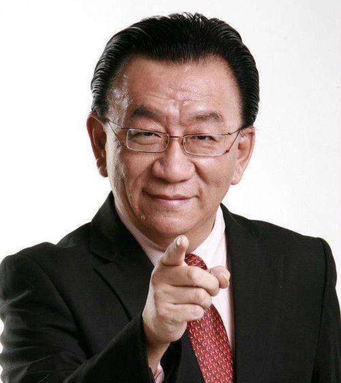 郭德纲的师傅郭德纲的师父是侯耀文