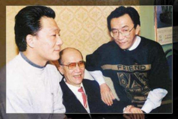 郭德纲的师傅郭德纲的师父是侯耀文