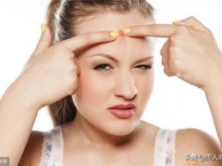 额头出油的原因（额头油产生的原因及预防措施）