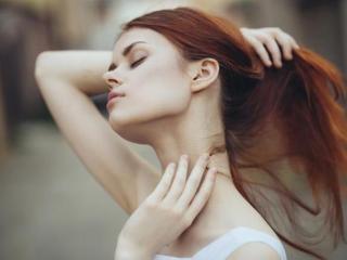 天鹅颈怎么练（8个动作帮你练出完美天鹅颈）