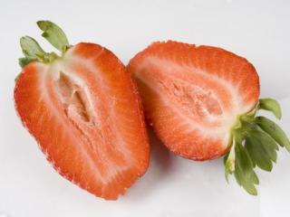 用盐可以去黑头吗（牛奶加盐巧妙去黑头）