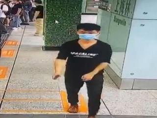 美女在地铁上被性骚扰（深圳女子在地铁遭遇性骚扰）