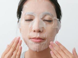 全身皮肤干燥怎么办（皮肤干燥不只要多喝水）