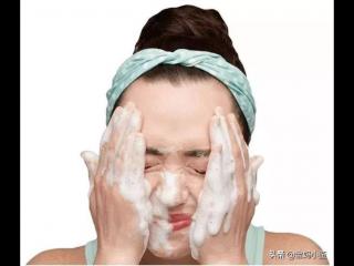 整套化妆品的先后顺序（化妆品的正确使用顺序）